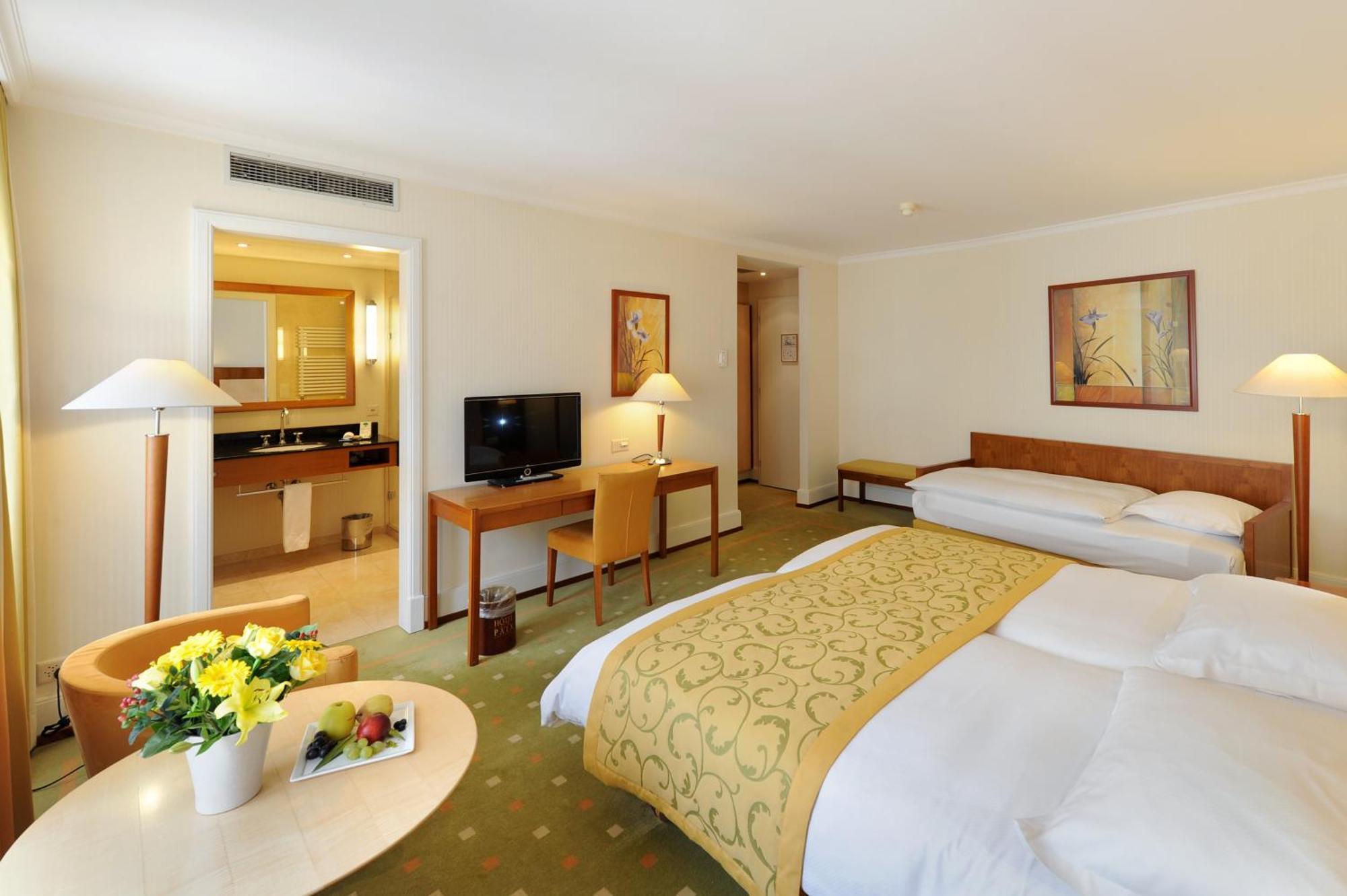 Hotel De La Paix Lausanne Rum bild