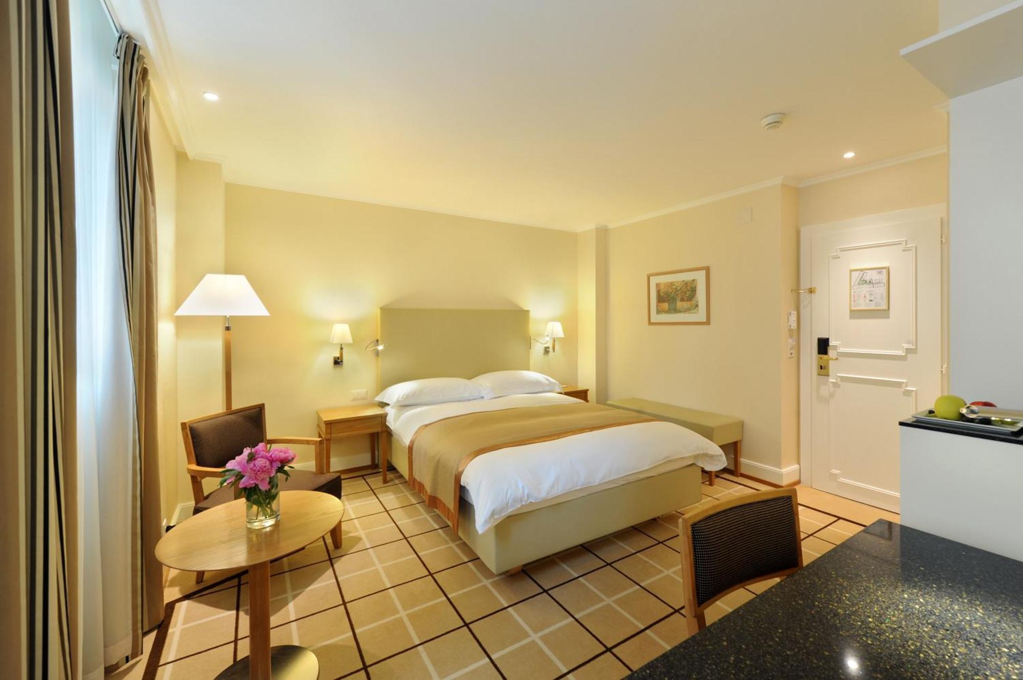 Hotel De La Paix Lausanne Rum bild